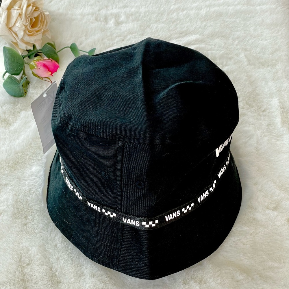 New with tags VAN’S logo BUCKET HAT. Black with logo all around & on side & back